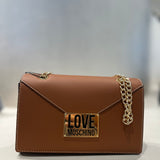 Mala Love Moschino camel de ombro com alça de corrente