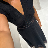 Vestido midi Cecilia Prado preto em malha com ombros estruturados