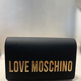 Mala de ombro Love Moschino em preto com logo metálico