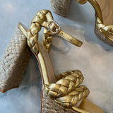 Sandália alta Twinset com tranças douradas