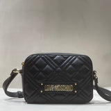 Mala Love Moschino acolchoada em preto