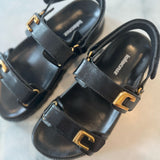 Lolacruz low sandal in black leather with straps